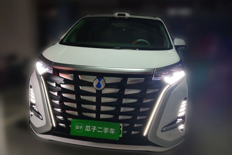 Used Denza D9 2022 DM-i 1040 Prestige Model Front