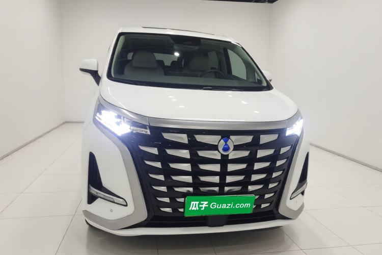 Used Denza D9 2022 DM-i 1040 Prestige Model Front