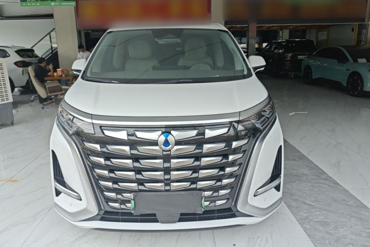 Used Denza D9 2022 DM-i 1040 Prestige Model Front