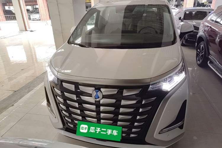 Used Denza D9 2022 DM-i 1040 Prestige Model Front