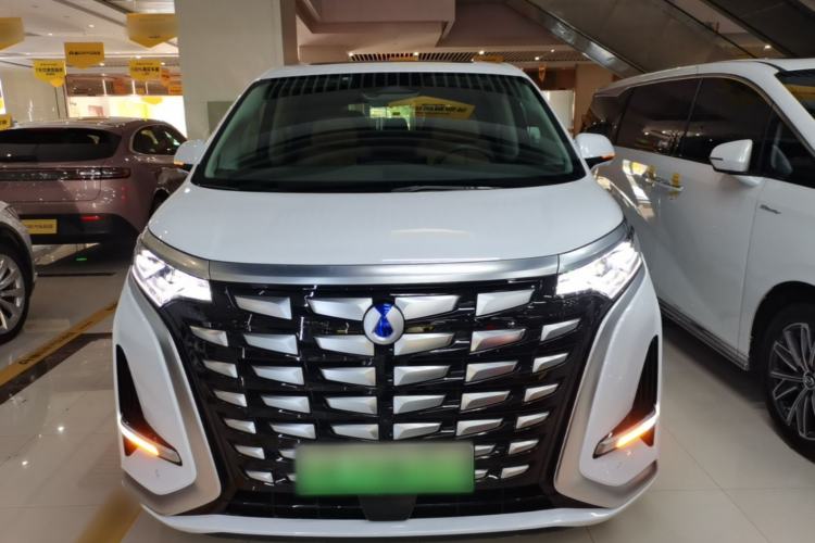 Used Denza D9 2022 DM-i 1040 Prestige Model Front