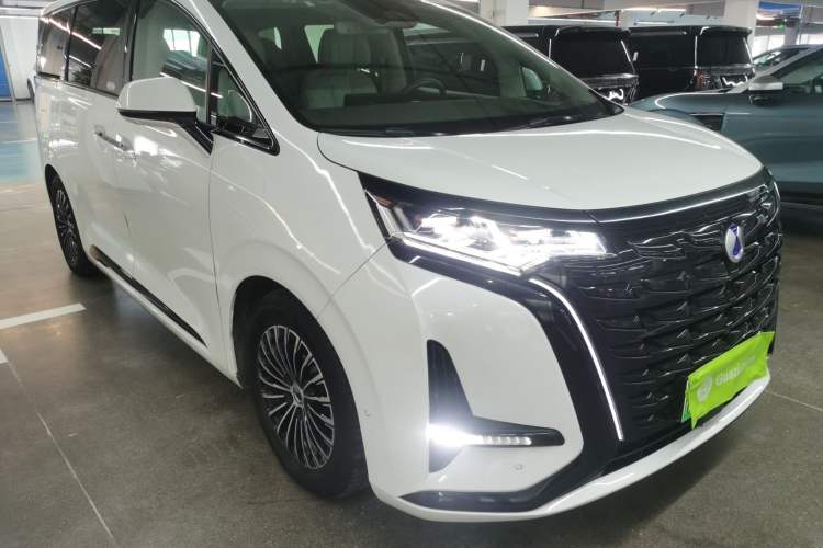 Used Denza D9 2022 DM-i 970 Four-Wheel Drive Flagship Model Front Right 45 Deg