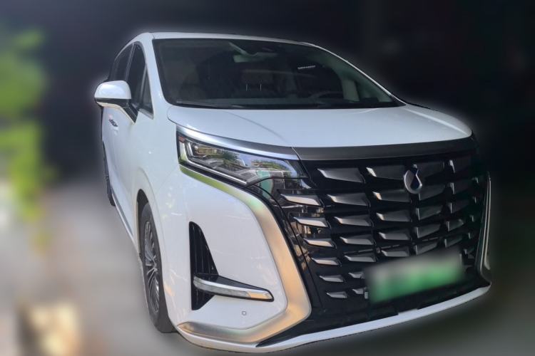 Used Denza D9 2022 DM-i 970 Four-Wheel Drive Prestige Model Front Right 45 Deg
