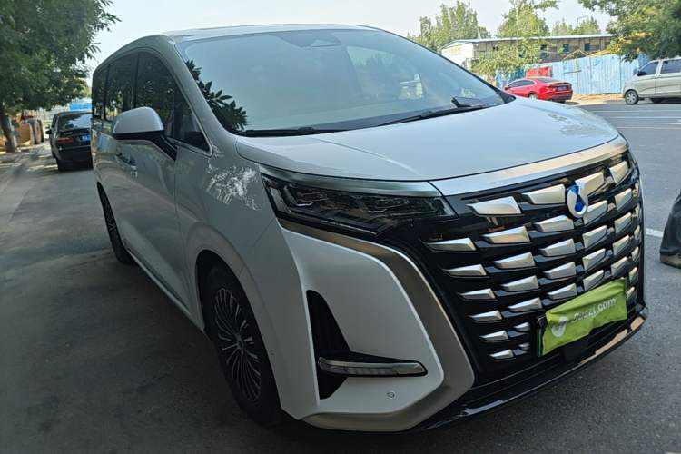 Used Denza D9 2022 DM-i 970 Four-Wheel Drive Flagship Model Front Right 45 Deg