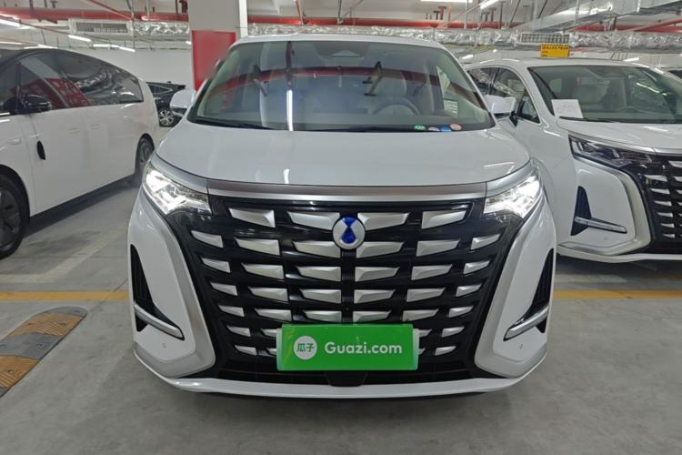 Used Denza D9 2022 DM-i 1040 Prestige Model Front