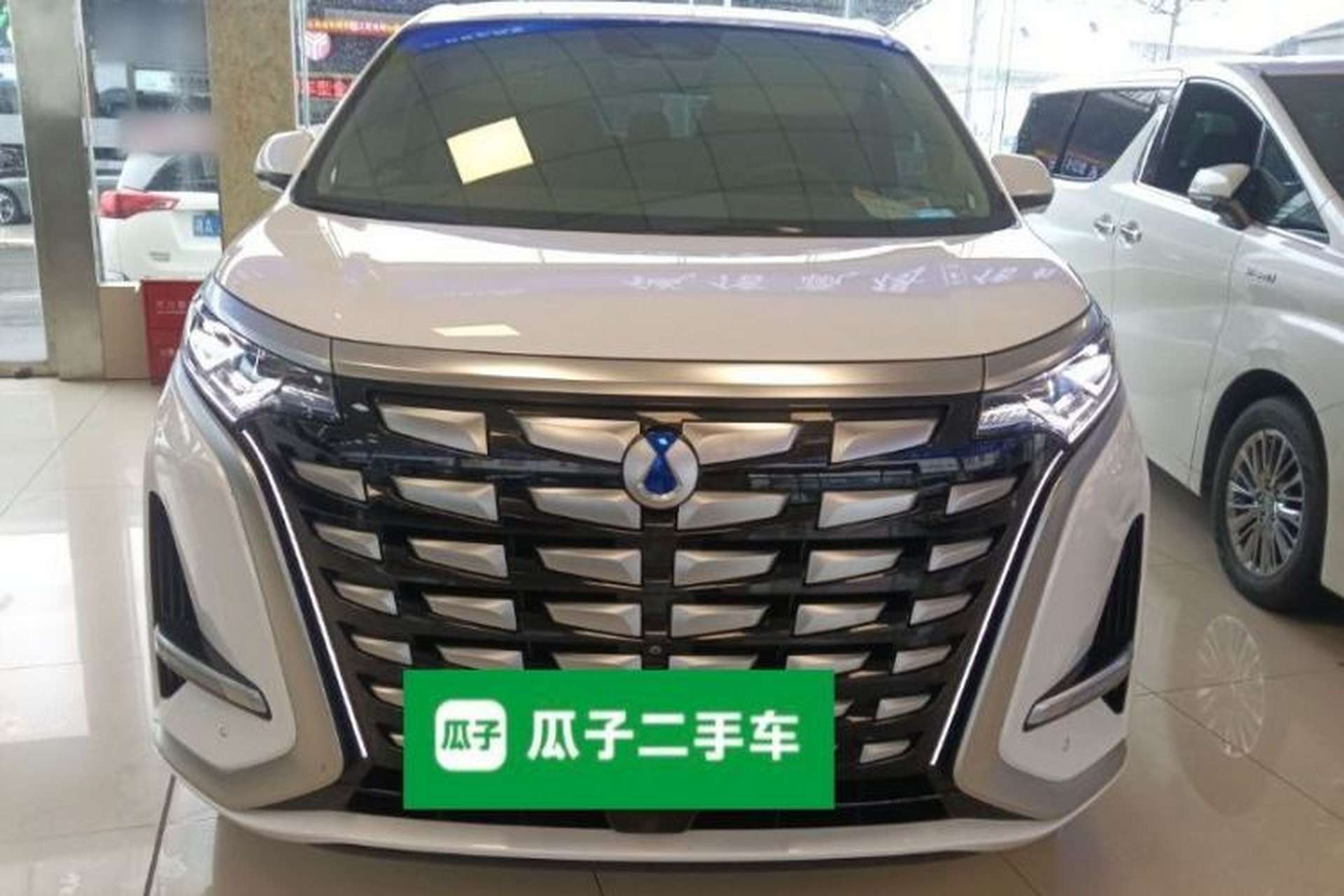 Used Denza D9 2022 DM-i 970 Four-Wheel Drive Flagship Model Front