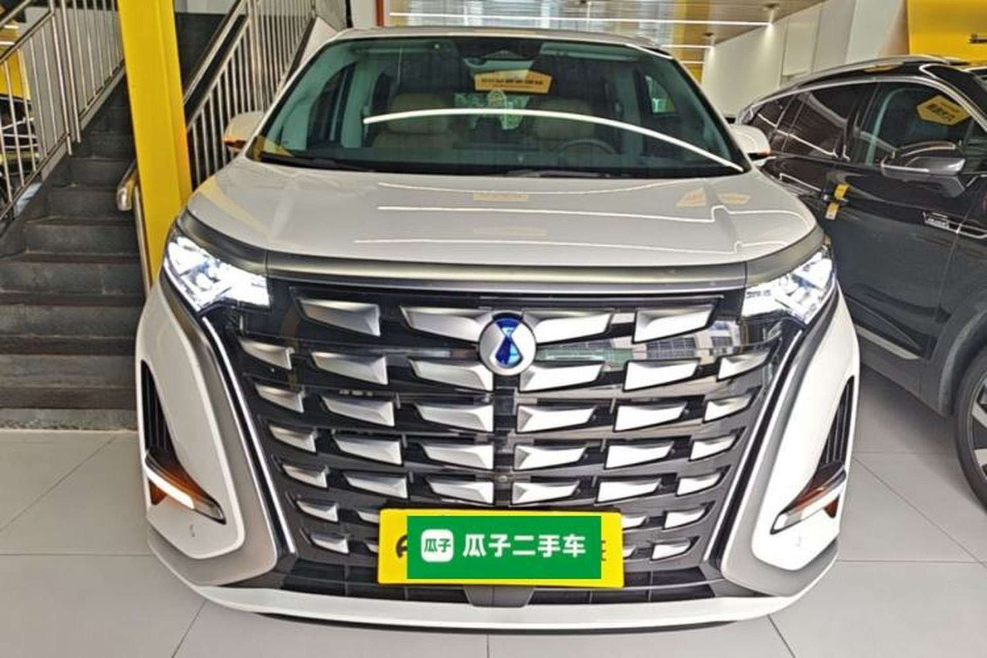 Used Denza D9 2022 DM-i 970 Four-Wheel Drive Flagship Model Front