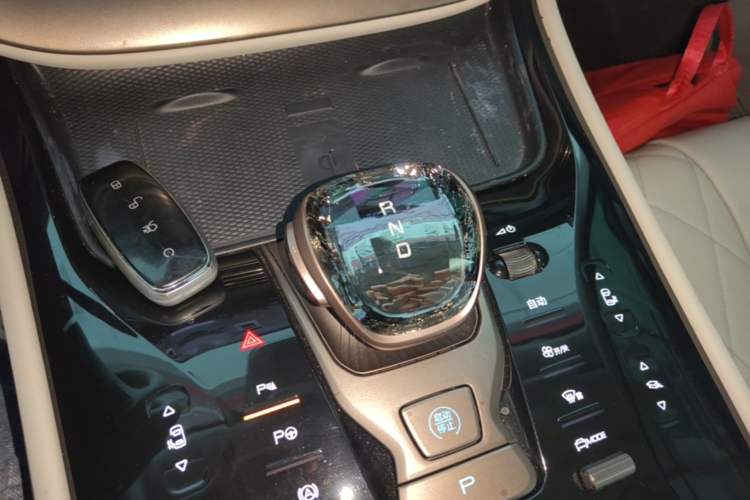 Used Denza D9 2022 DM-i 970 Four-Wheel Drive Flagship Model Gear Lever