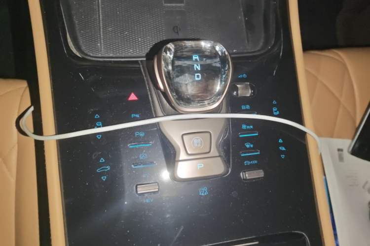 Used Denza D9 2022 DM-i 970 Four-Wheel Drive Flagship Model Gear Lever