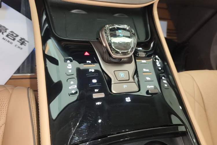Used Denza D9 2022 DM-i 970 Four-Wheel Drive Flagship Model Gear Lever