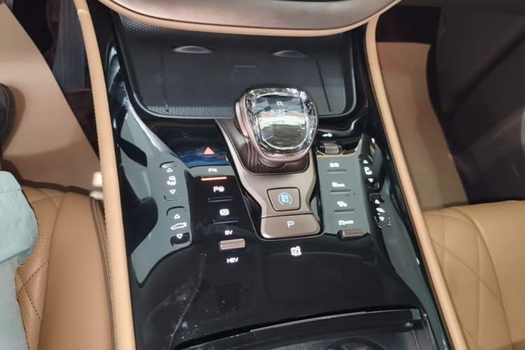 Used Denza D9 2022 DM-i 970 Four-Wheel Drive Flagship Model Gear Lever