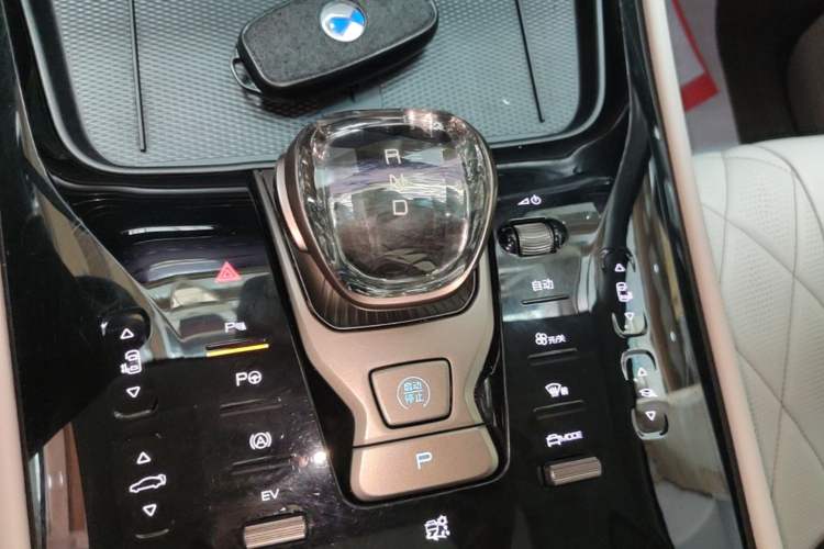 Used Denza D9 2022 DM-i 970 Four-Wheel Drive Flagship Model Gear Lever