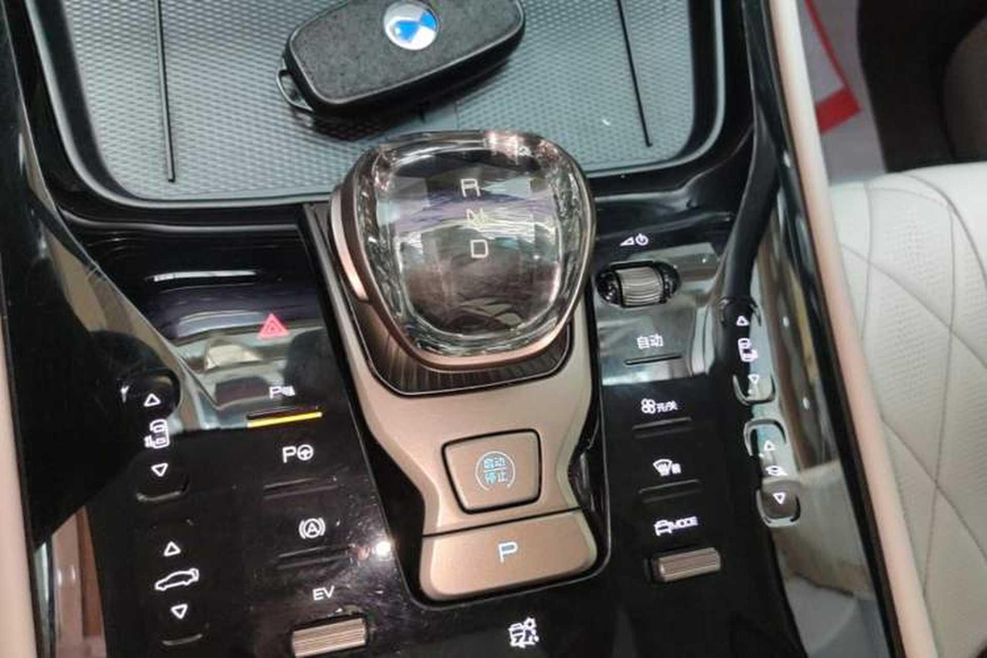 Used Denza D9 2022 DM-i 970 Four-Wheel Drive Flagship Model Gear Lever