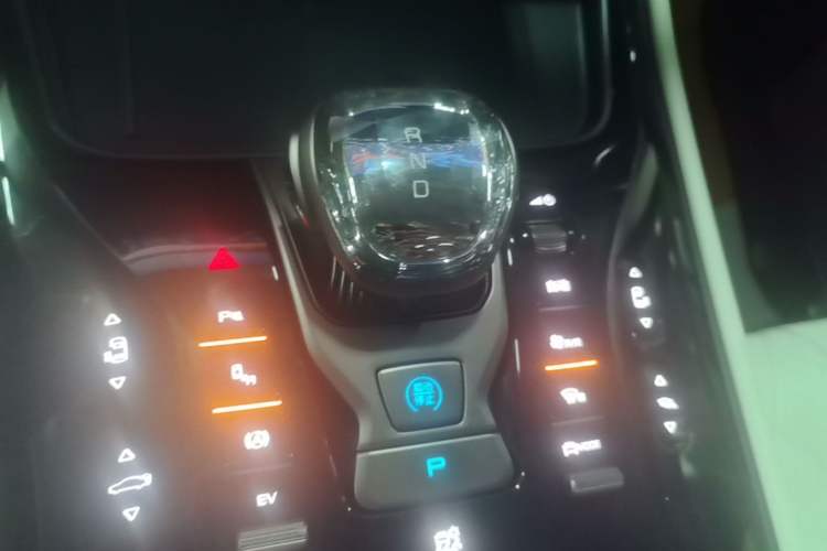 Used Denza D9 2022 DM-i 970 Four-Wheel Drive Prestige Model Gear Lever