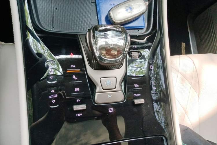 Used Denza D9 2022 DM-i 970 Four-Wheel Drive Prestige Model Gear Lever