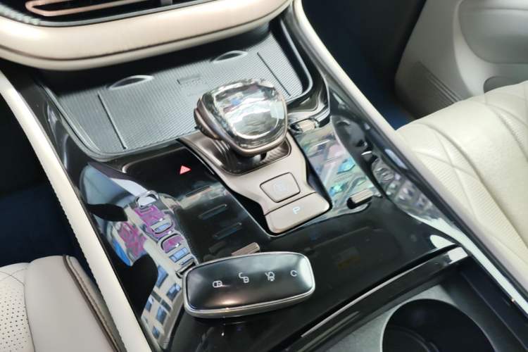 Used Denza D9 2022 DM-i 970 Four-Wheel Drive Flagship Model Gear Lever