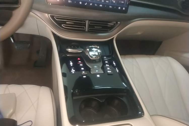 Used Denza D9 2022 DM-i 970 Four-Wheel Drive Flagship Model Gear Lever