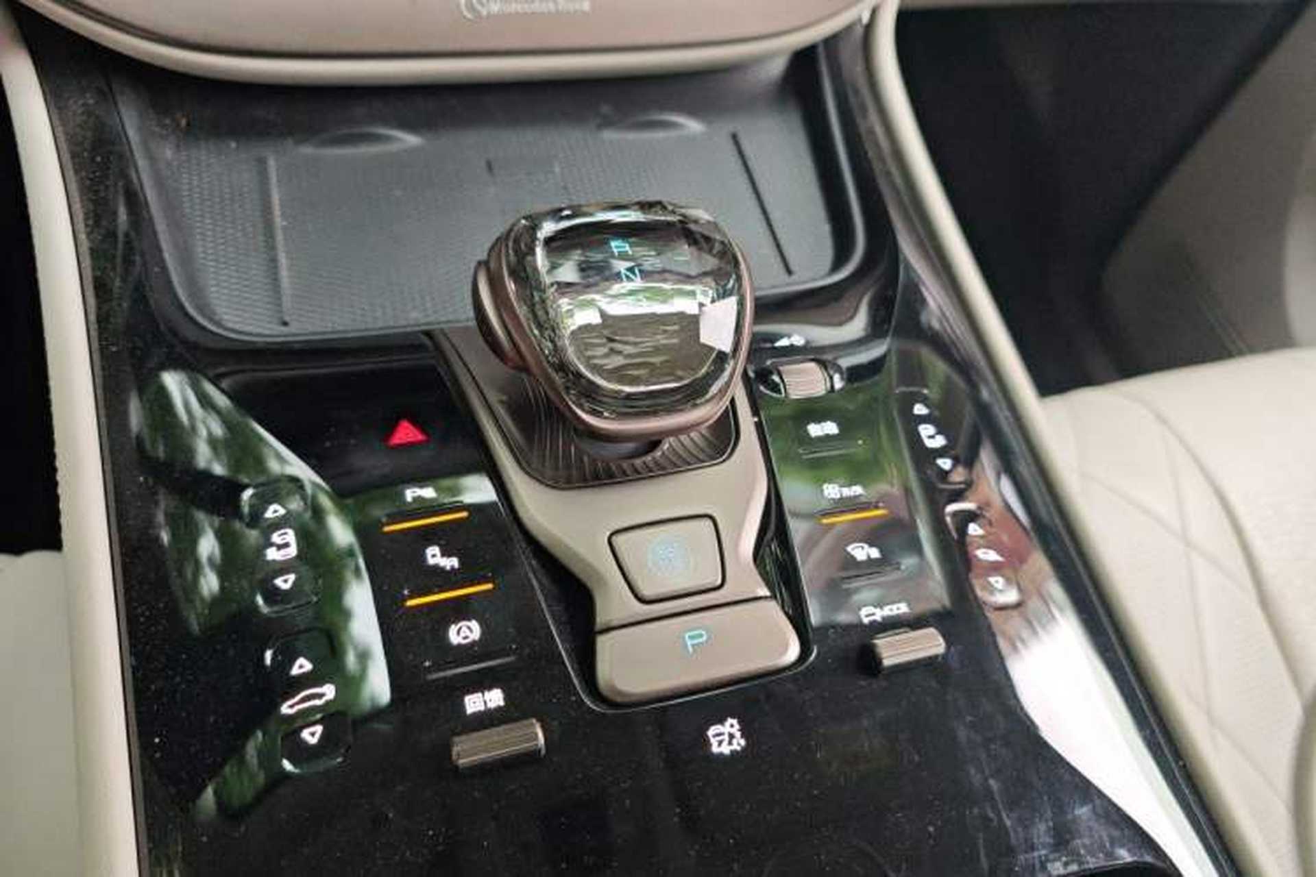 Used Denza D9 2022 EV 620 Prestige Model Gear Lever