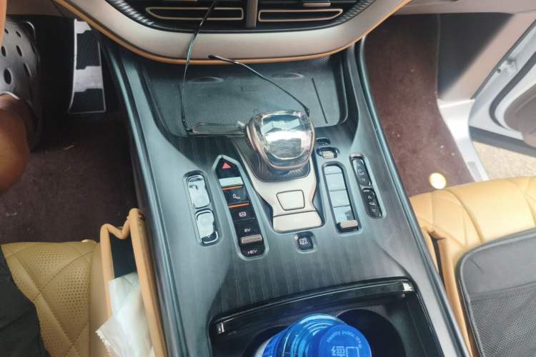 Used Denza D9 2022 DM-i 970 Four-Wheel Drive Prestige Model Gear Lever