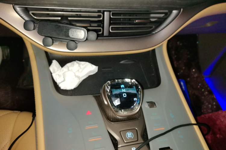 Used Denza D9 2022 DM-i 970 Four-Wheel Drive Prestige Model Gear Lever