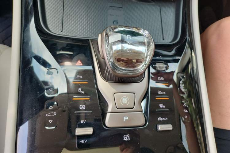 Used Denza D9 2022 DM-i 970 Four-Wheel Drive Prestige Model Gear Lever