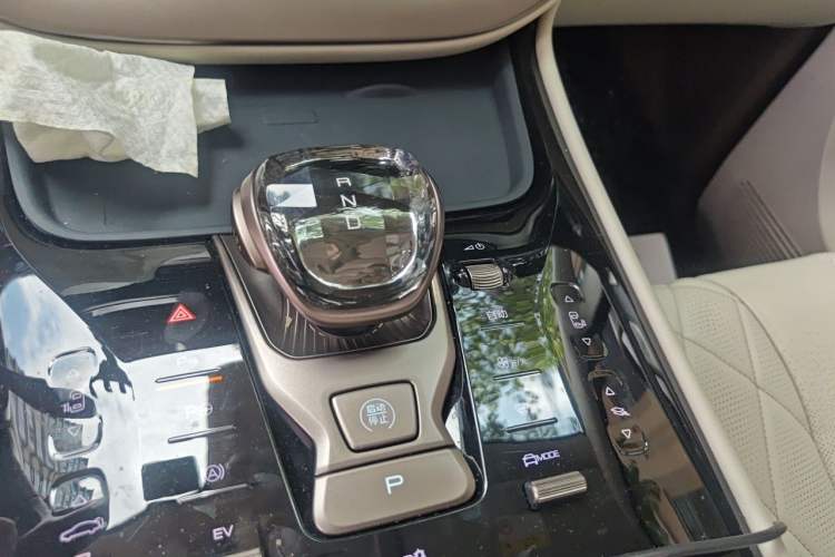 Used Denza D9 2022 DM-i 970 Four-Wheel Drive Flagship Model Gear Lever