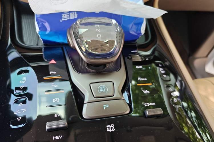 Used Denza D9 2022 DM-i 970 Four-Wheel Drive Prestige Model Gear Lever