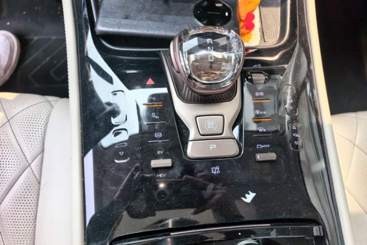 Used Denza D9 2022 DM-i 970 Four-Wheel Drive Prestige Model Gear Lever