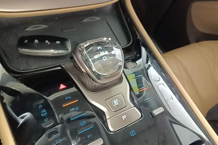 Used Denza D9 2022 DM-i 970 Four-Wheel Drive Flagship Model Gear Lever