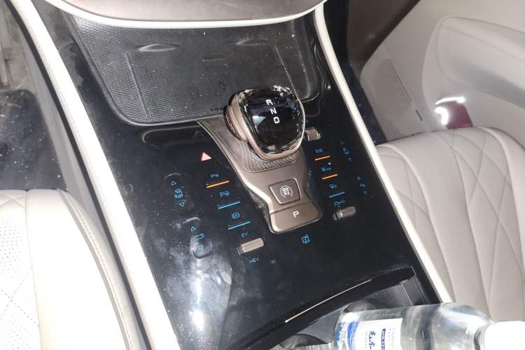Used Denza D9 2022 DM-i 970 Four-Wheel Drive Flagship Model Gear Lever