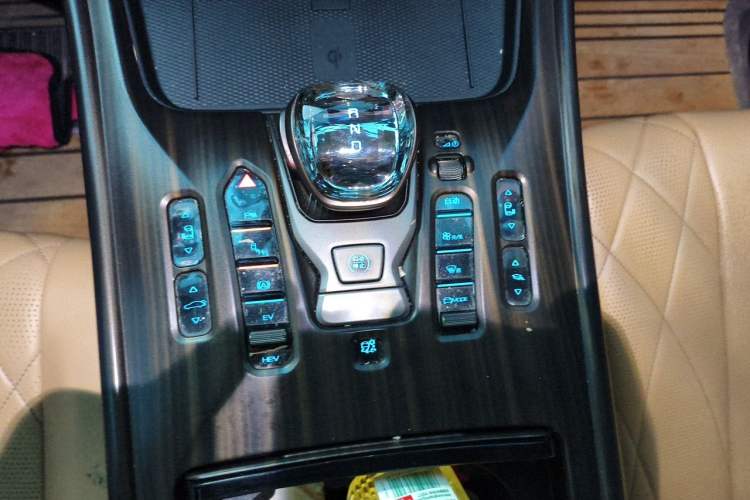 Used Denza D9 2022 DM-i 970 Four-Wheel Drive Prestige Model Gear Lever