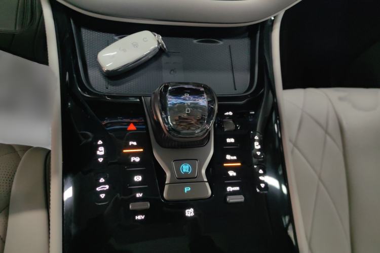 Used Denza D9 2022 DM-i 970 Four-Wheel Drive Flagship Model Gear Lever