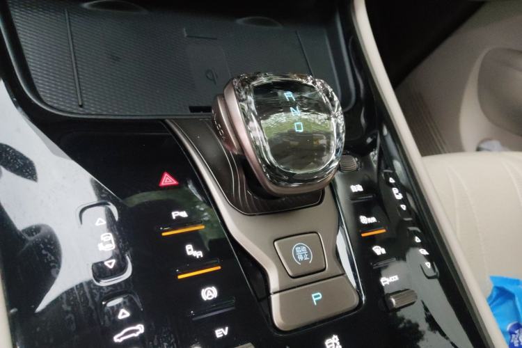 Used Denza D9 2022 DM-i 1040 Prestige Model Gear Lever