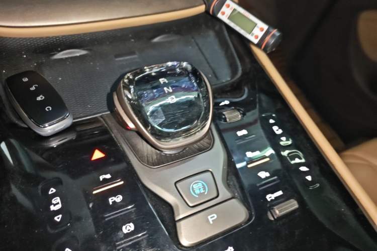 Used Denza D9 2022 DM-i 970 Four-Wheel Drive Flagship Model Gear Lever