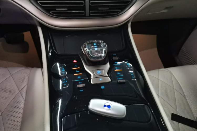 Used Denza D9 2022 DM-i 970 Four-Wheel Drive Prestige Model Gear Lever