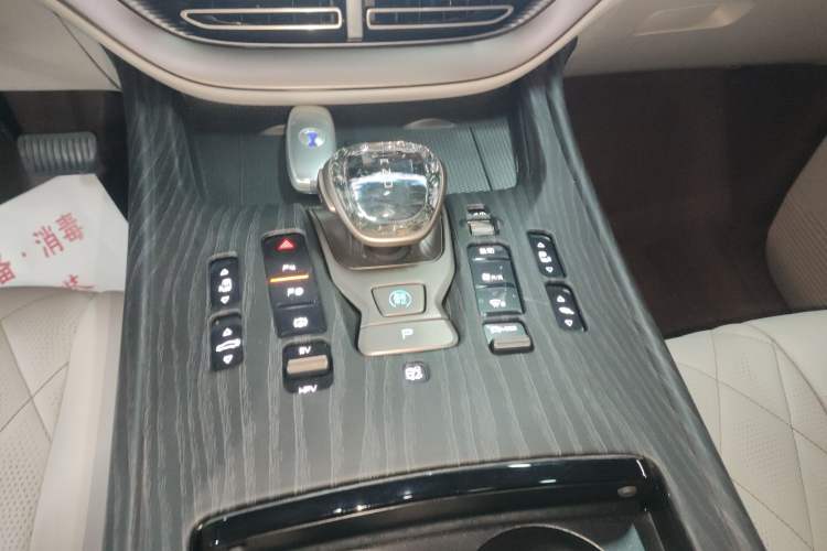 Used Denza D9 2022 DM-i 970 Four-Wheel Drive Flagship Model Gear Lever