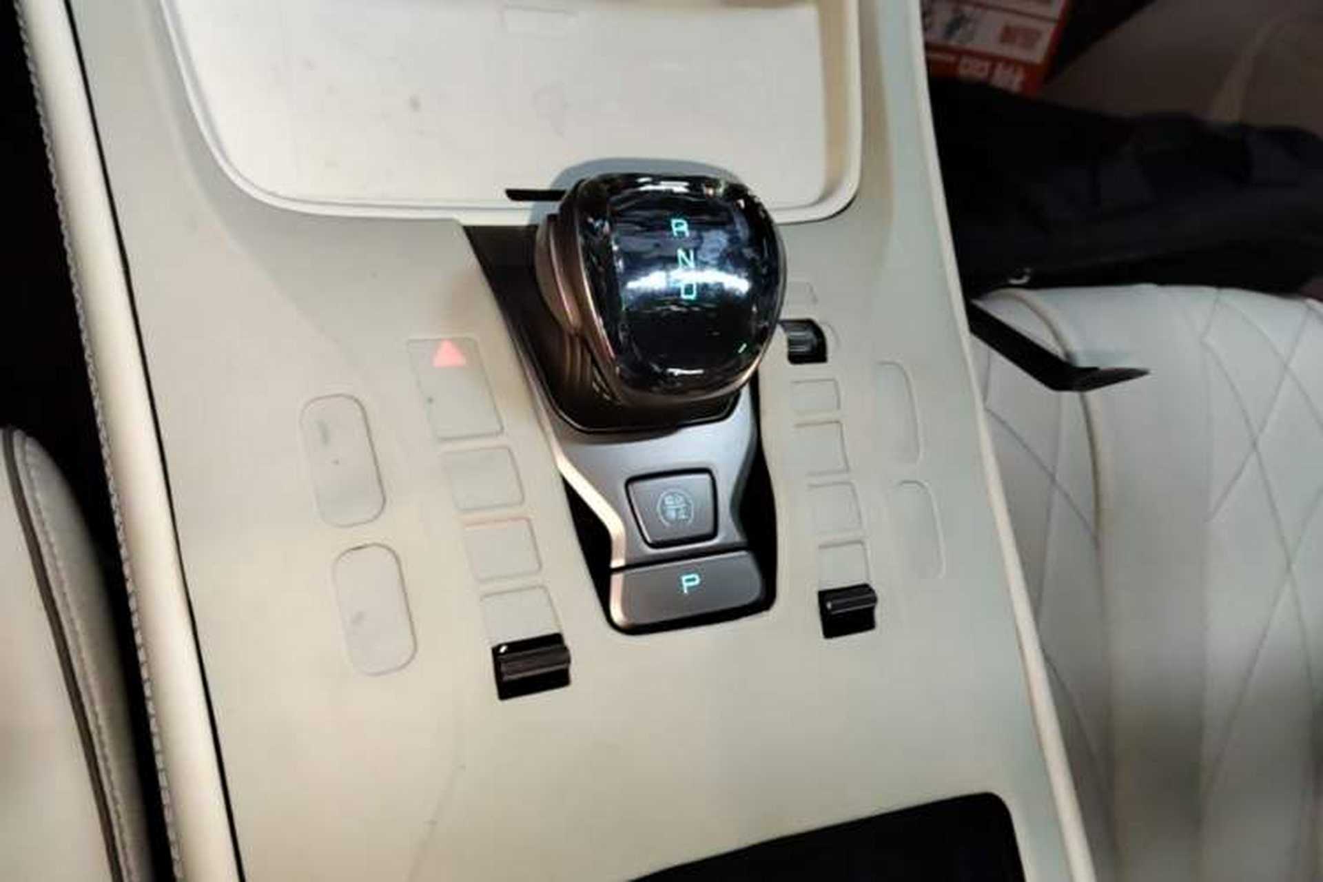 Used Denza D9 2022 EV 600 Four-Wheel Drive Prestige Model Gear Lever
