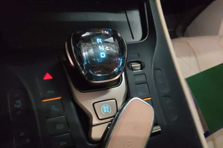 Used Denza D9 2022 DM-i 970 Four-Wheel Drive Prestige Model Gear Lever