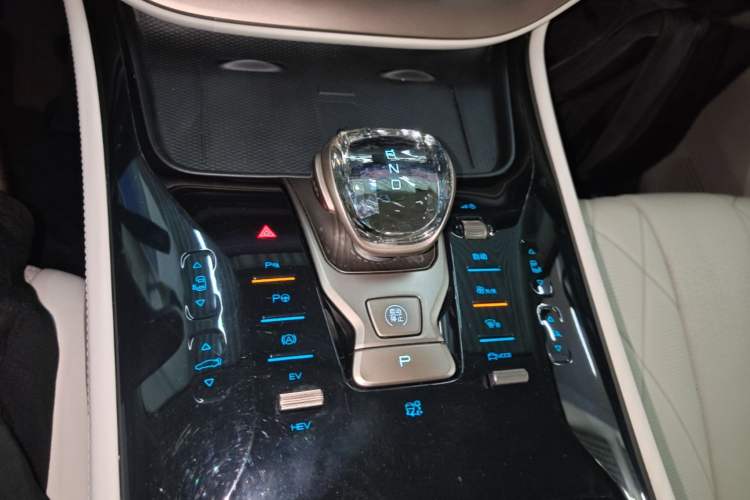 Used Denza D9 2022 DM-i 970 Four-Wheel Drive Flagship Model Gear Lever