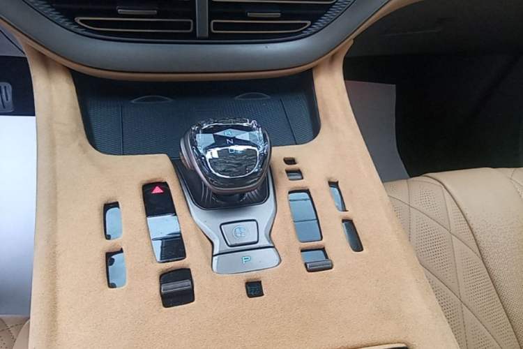 Used Denza D9 2022 DM-i 970 Four-Wheel Drive Flagship Model Gear Lever
