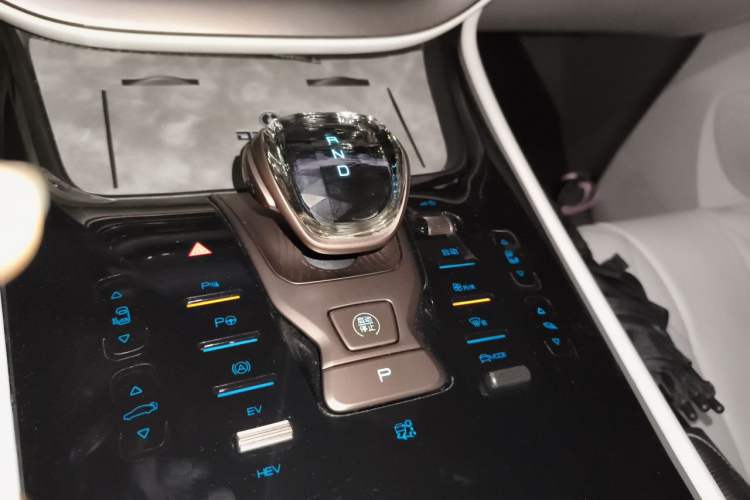 Used Denza D9 2022 DM-i 970 Four-Wheel Drive Flagship Model Gear Lever