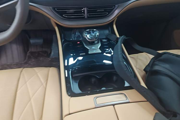 Used Denza D9 2022 DM-i 970 Four-Wheel Drive Flagship Model Gear Lever