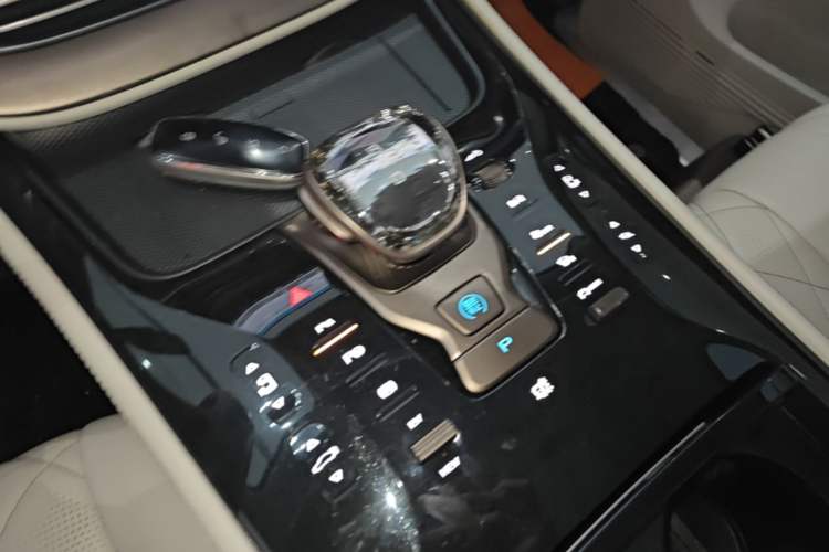 Used Denza D9 2022 DM-i 970 Four-Wheel Drive Flagship Model Gear Lever