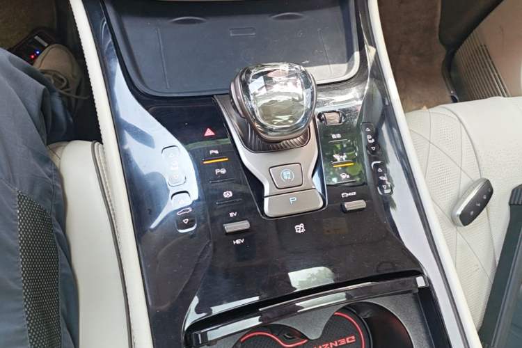 Used Denza D9 2022 DM-i 970 Four-Wheel Drive Flagship Model Gear Lever