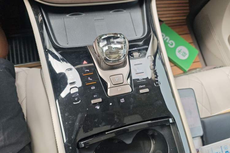 Used Denza D9 2022 DM-i 970 Four-Wheel Drive Prestige Model Gear Lever