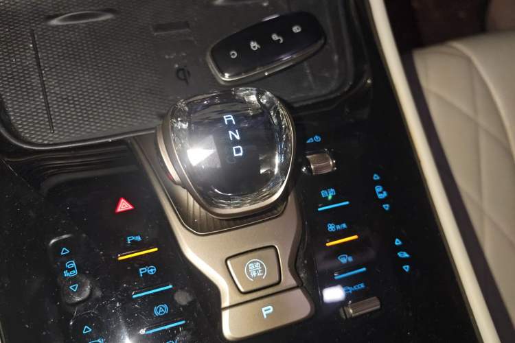 Used Denza D9 2022 DM-i 970 Four-Wheel Drive Flagship Model Gear Lever
