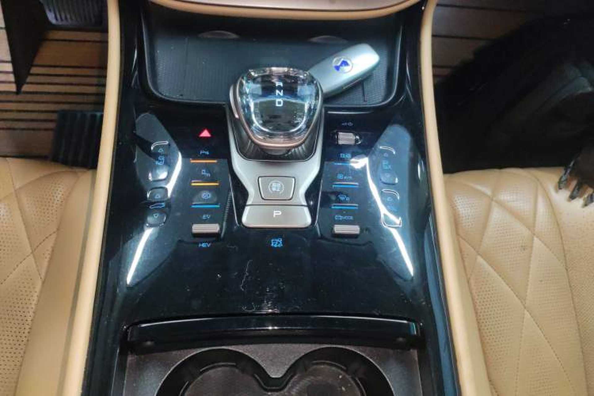 Used Denza D9 2022 DM-i 970 Four-Wheel Drive Prestige Model Gear Lever
