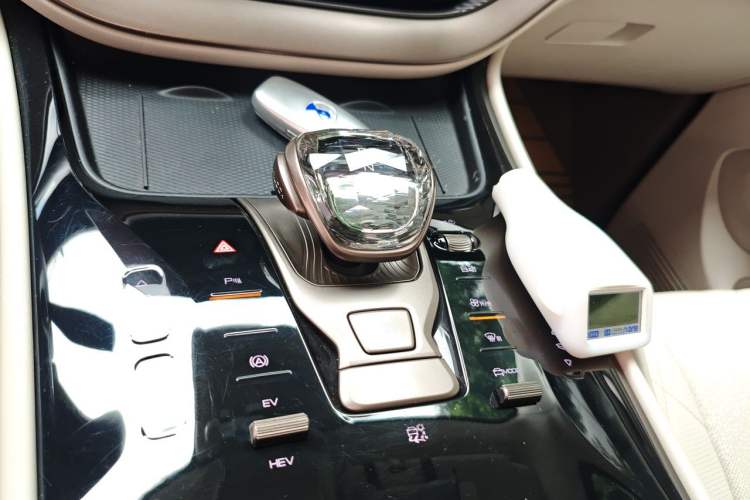 Used Denza D9 2022 DM-i 970 Four-Wheel Drive Flagship Model Gear Lever