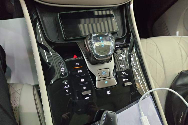 Used Denza D9 2022 DM-i 970 Four-Wheel Drive Flagship Model Gear Lever