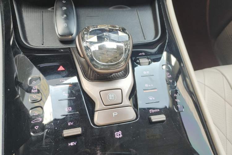 Used Denza D9 2022 DM-i 970 Four-Wheel Drive Prestige Model Gear Lever